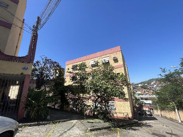 Vende-se em Rio De Janeiro-RJ  apto, 50.00 de área privativa,  2_qto(s), WC, 1_sala(s), cozinha.