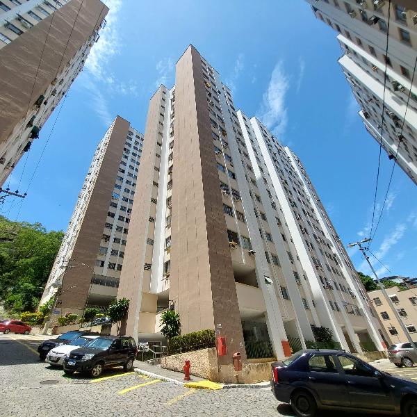 Vende-se em Rio De Janeiro-RJ  apto, 55.00 de área privativa,  2_qto(s), WC, 1_sala(s), cozinha.