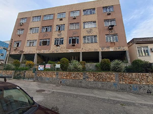 Vende-se em Rio De Janeiro-RJ  apto, 82.00 de área privativa,  2_qto(s), WC, WC Emp, 1_sala(s), DCE, cozinha, 1_vaga(s) de garagem.