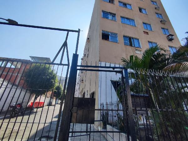 Vende-se em Rio De Janeiro-RJ  apto, 51.00 de área privativa,  2_qto(s), WC, 1_sala(s), cozinha.