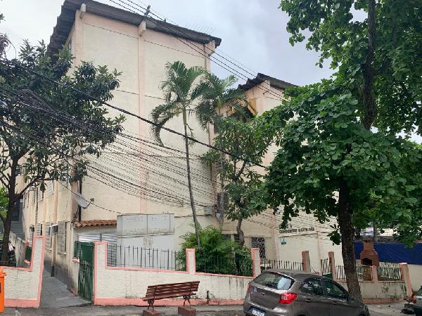 Vende-se em Rio De Janeiro-RJ  apto, 51.00 de área privativa,  2_qto(s), WC, 1_sala(s), cozinha.