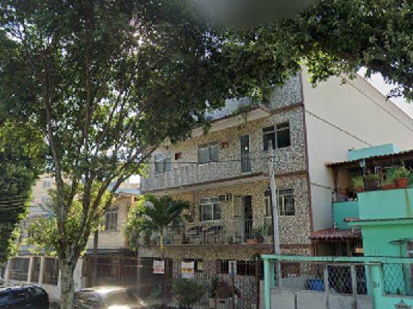 Vende-se em Rio De Janeiro-RJ  apto, 92.00 de área total, 92.00 de área privativa, 550.00 de área do terreno,  2_qto(s), WC, WC Emp, 1_sala(s), DCE, cozinha, 1_vaga(s) de garagem.