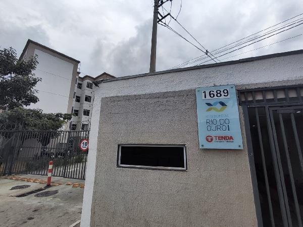 Vende-se em Rio De Janeiro-RJ  apto, 40.00 de área privativa, 21656.30 de área do terreno,  2_qto(s), WC, 1_sala(s), cozinha.