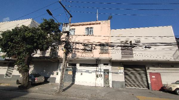 Vende-se em Rio De Janeiro-RJ  apto, 40.00 de área privativa,  2_qto(s), a.serv, WC, 1_sala(s), cozinha, 1_vaga(s) de garagem.