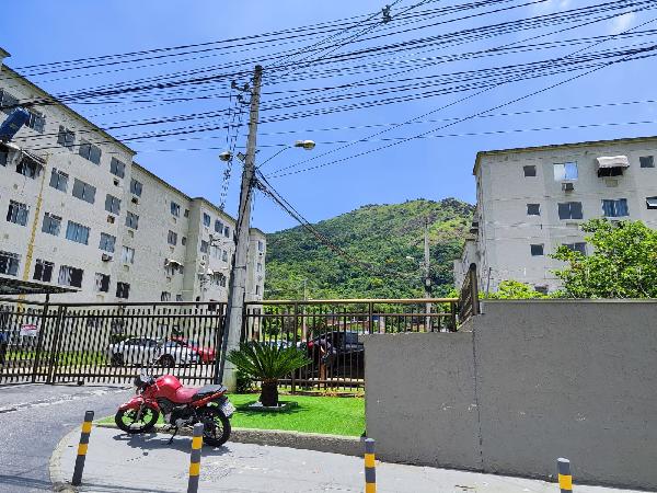 Vende-se em Rio De Janeiro-RJ  apto, 40.00 de área privativa,  2_qto(s), a.serv, WC, 1_sala(s), cozinha, 1_vaga(s) de garagem.