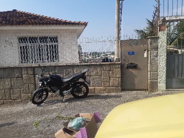 Vende-se em Rio De Janeiro-RJ  apto, 71.82 de área privativa,  3_qto(s), a.serv, WC, 1_sala(s), cozinha.