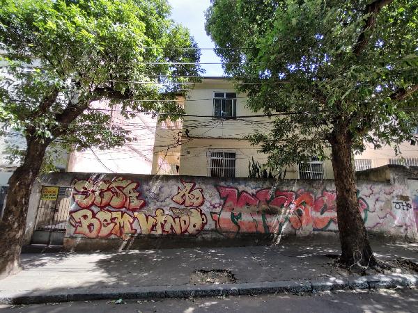 Vende-se em Rio De Janeiro-RJ  apto, 60.00 de área privativa,  2_qto(s), WC, WC Emp, 1_sala(s), cozinha.