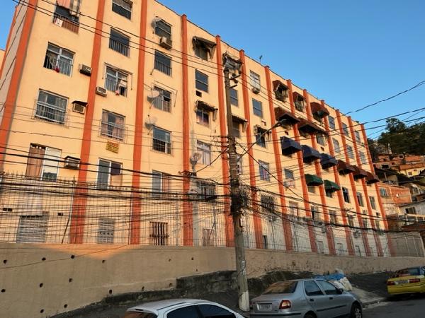 Vende-se em Rio De Janeiro-RJ  apto, 50.00 de área total, 50.00 de área privativa,  2_qto(s), WC, 1_sala(s), cozinha.