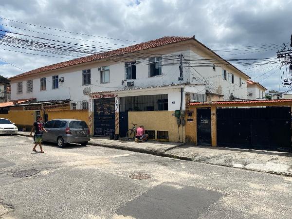 Vende-se em Rio De Janeiro-RJ  apto, 50.00 de área privativa,  2_qto(s), WC, 1_sala(s), cozinha.