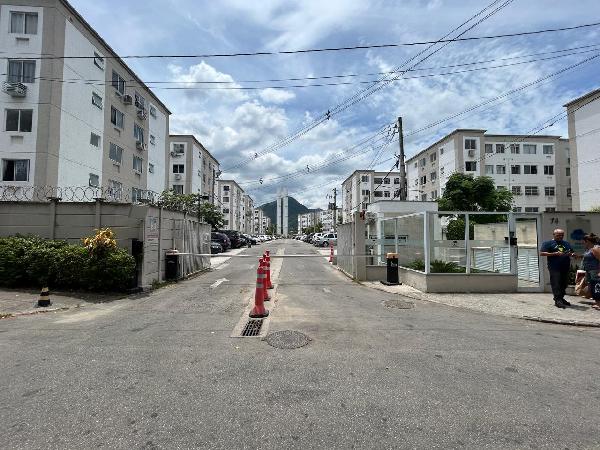 Vende-se em Rio De Janeiro-RJ  apto, 43.00 de área total, 43.00 de área privativa,  2_qto(s), WC, 1_sala(s), cozinha, 1_vaga(s) de garagem.