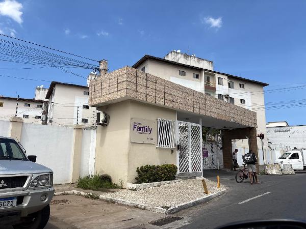 Vende-se em Lauro De Freitas-BA  apto, 48.88 de área total, 43.35 de área privativa,  2_qto(s), a.serv, WC, 1_sala(s), cozinha.