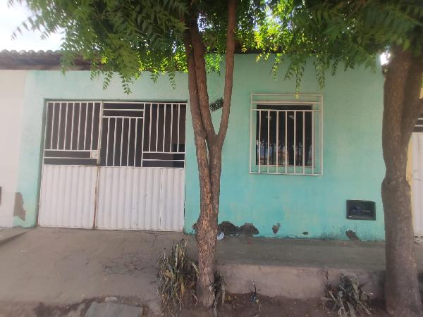 Vende-se em Iacu-BA  Casa, 79.80 de área privativa, 111.00 de área do terreno,  2_qto(s), WC, 1_sala(s), cozinha, 1_vaga(s) de garagem.