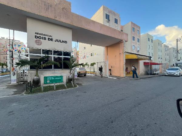 Vende-se em Salvador-BA  apto, 98.63 de área total, 43.26 de área privativa,  2_qto(s), a.serv, WC, 1_sala(s), cozinha.