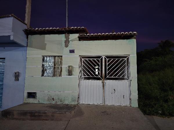 Vende-se em Iacu-BA  Casa, 63.65 de área total, 63.65 de área privativa, 75.00 de área do terreno,  2_qto(s), a.serv, WC, 1_sala(s), cozinha, 1_vaga(s) de garagem.