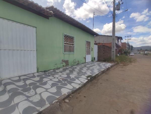 Vende-se em Iacu-BA  Casa, 93.48 de área total, 49.98 de área privativa, 49.98 de área do terreno,  3_qto(s), varanda, a.serv, WC, 1_sala(s), cozinha.