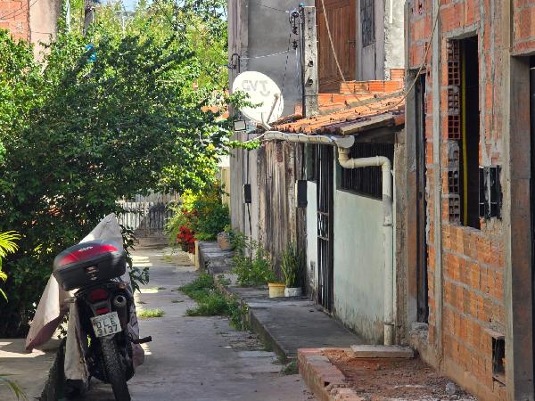 Vende-se em Lauro De Freitas-BA  Casa, 56.05 de área total, 56.05 de área privativa, 71.25 de área do terreno,  1_qto(s), WC, 1_sala(s), cozinha.