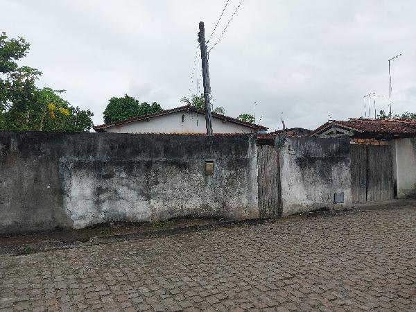 Vende-se em Sao Felipe-BA  Casa, 117.95 de área total, 117.95 de área privativa, 338.25 de área do terreno,  4_qto(s), a.serv, WC, 2_sala(s), cozinha, 1_vaga(s) de garagem.