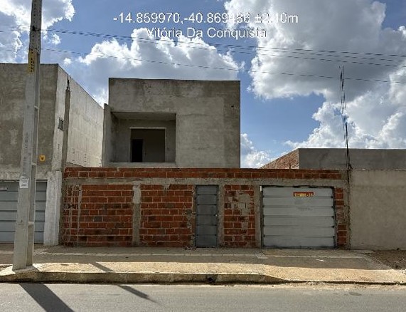 Vende-se em Vitoria Da Conquista-BA  Casa, 166.00 de área total, 166.00 de área privativa, 200.00 de área do terreno, 1_vaga(s) de garagem.