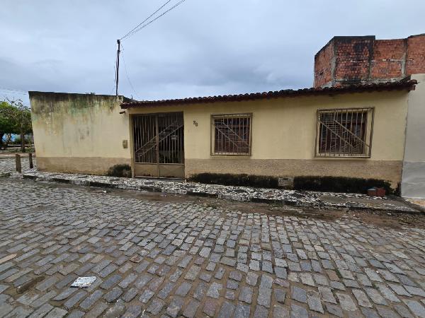 Vende-se em Senhor Do Bonfim-BA  Casa, 74.91 de área privativa, 85.80 de área do terreno,  3_qto(s), a.serv, WC, 2_sala(s), cozinha.