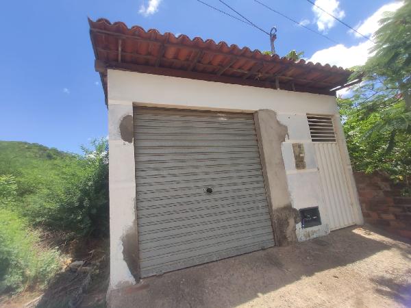 Vende-se em Iacu-BA  Casa, 77.80 de área total, 77.80 de área privativa, 102.00 de área do terreno,  2_qto(s), WC, 1_sala(s), cozinha, 1_vaga(s) de garagem.