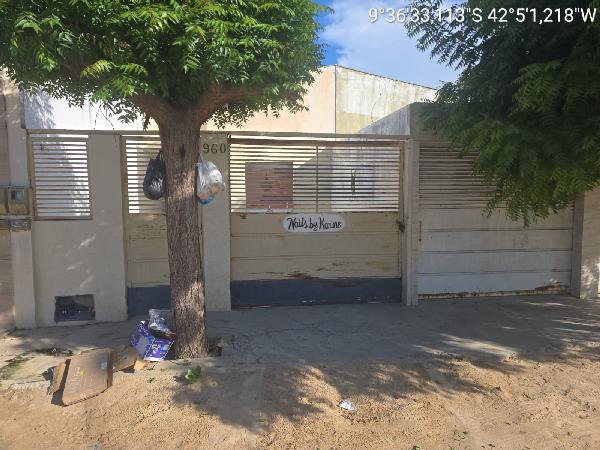 Vende-se em Remanso-BA  Casa, 65.90 de área total, 65.90 de área privativa, 112.80 de área do terreno,  2_qto(s), a.serv, WC, 1_sala(s), cozinha, 1_vaga(s) de garagem.