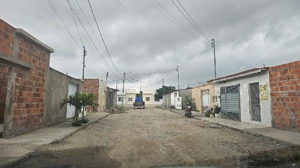 Vende-se em Feira De Santana-BA  Casa, 34.04 de área total, 34.04 de área privativa, 111.60 de área do terreno,  2_qto(s), a.serv, WC, 1_sala(s), cozinha.