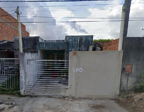 Vende-se em Feira De Santana-BA  Casa, 60.00 de área total, 60.00 de área privativa, 100.00 de área do terreno,  2_qto(s), varanda, a.serv, WC, 1_sala(s), cozinha, 1_vaga(s) de garagem.