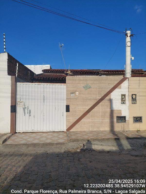 Vende-se em Feira De Santana-BA  Casa, 65.00 de área total, 65.00 de área privativa, 125.00 de área do terreno,  2_qto(s), a.serv, WC, 1_sala(s), cozinha.