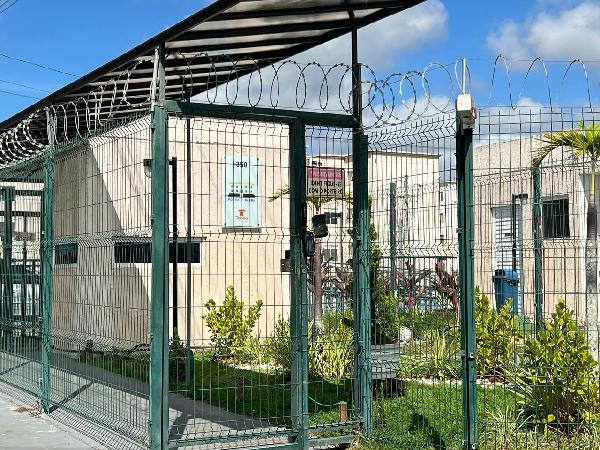 Vende-se em Salvador-BA  apto, 70.96 de área total, 40.53 de área privativa,  2_qto(s), WC, 1_sala(s), cozinha.