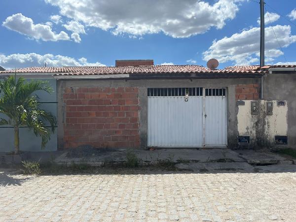 Vende-se em Feira De Santana-BA  Casa, 29.22 de área total, 29.22 de área privativa, 126.00 de área do terreno,  1_qto(s), a.serv, WC, 1_sala(s), cozinha, 1_vaga(s) de garagem.