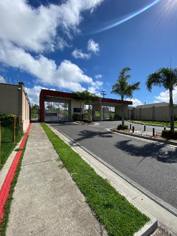 Vende-se em Feira De Santana-BA  Casa, 43.47 de área total, 43.47 de área privativa, 160.00 de área do terreno, 1_vaga(s) de garagem.