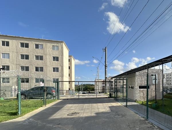 Vende-se em Salvador-BA  apto, 70.96 de área total, 40.53 de área privativa,  2_qto(s), WC, 1_sala(s), cozinha.