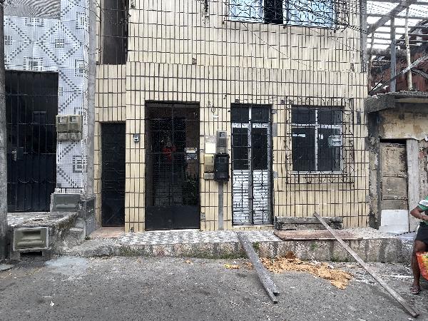 Vende-se em Salvador-BA  Casa, 78.00 de área privativa, 87.36 de área do terreno,  2_qto(s), a.serv, WC, 1_sala(s), cozinha.