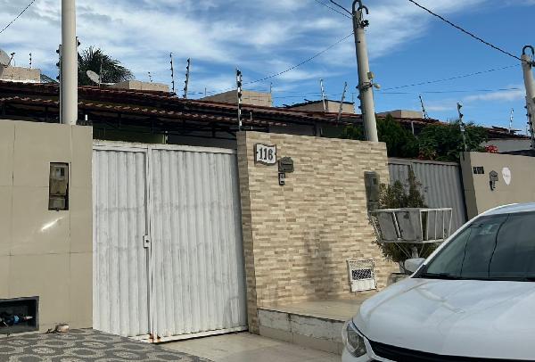 Vende-se em Feira De Santana-BA  Casa, 59.88 de área total, 59.88 de área privativa, 125.00 de área do terreno,  2_qto(s), WC, 1_sala(s), cozinha.