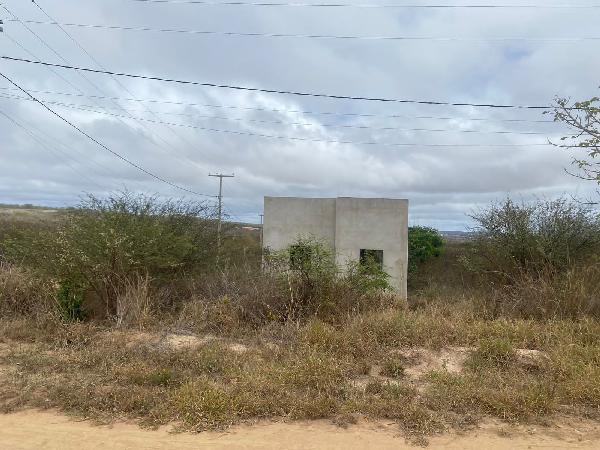 Vende-se em Pocoes-BA  Casa, 42.04 de área privativa, 300.00 de área do terreno.