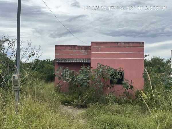 Vende-se em Pocoes-BA  Casa, 48.37 de área total, 48.37 de área privativa, 300.00 de área do terreno,  2_qto(s), WC, 1_sala(s), cozinha, 1_vaga(s) de garagem.