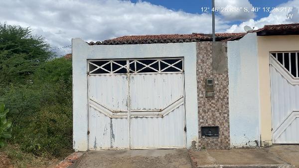 Vende-se em Iacu-BA  Casa, 68.43 de área total, 68.43 de área privativa, 76.62 de área do terreno,  2_qto(s), a.serv, WC, 1_sala(s), cozinha, 1_vaga(s) de garagem.