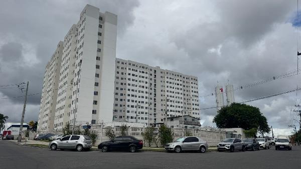 Vende-se em Salvador-BA  apto, 66.79 de área total, 38.70 de área privativa,  2_qto(s), a.serv, WC, 1_sala(s), cozinha.