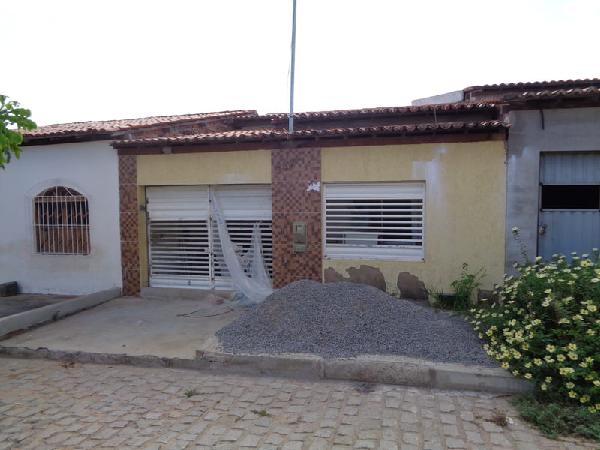 Vende-se em Iacu-BA  Casa, 88.33 de área total, 88.33 de área privativa, 118.20 de área do terreno,  2_qto(s), a.serv, WC, 1_sala(s), cozinha, 1_vaga(s) de garagem.