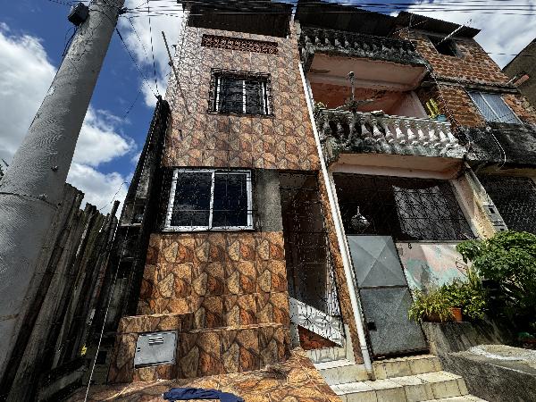 Vende-se em Salvador-BA  Casa, 128.00 de área total, 128.00 de área privativa, 64.00 de área do terreno,  2_qto(s), varanda, a.serv, WC, 1_sala(s), cozinha, Terraco.