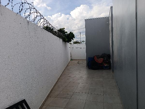 Vende-se em Guanambi-BA  Casa, 105.09 de área total, 114.00 de área privativa, 269.74 de área do terreno,  3_qto(s), a.serv, WC, 1_sala(s), cozinha, 1_vaga(s) de garagem.