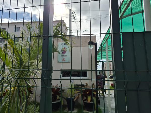 Vende-se em Salvador-BA  apto, 69.57 de área total, 40.53 de área privativa,  2_qto(s), WC, 1_sala(s), cozinha.