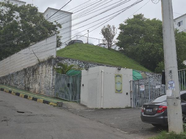 Vende-se em Salvador-BA  apto, 84.74 de área total, 40.53 de área privativa,  2_qto(s), a.serv, WC, 1_sala(s), cozinha.