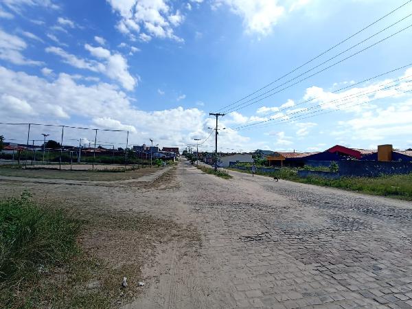 Vende-se em Serrinha-BA  Casa, 53.73 de área total, 53.73 de área privativa, 128.00 de área do terreno,  2_qto(s), varanda, a.serv, WC, 1_sala(s), cozinha.