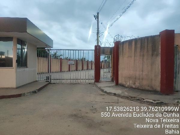 Vende-se em Teixeira De Freitas-BA  Casa, 76.09 de área total, 76.09 de área privativa, 165.46 de área do terreno,  2_qto(s), a.serv, WC, 1_sala(s), cozinha, 1_vaga(s) de garagem.