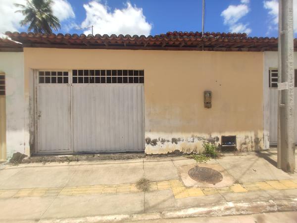 Vende-se em Iacu-BA  Casa, 67.55 de área total, 67.55 de área privativa, 91.00 de área do terreno,  2_qto(s), WC, 1_sala(s), cozinha, 1_vaga(s) de garagem.