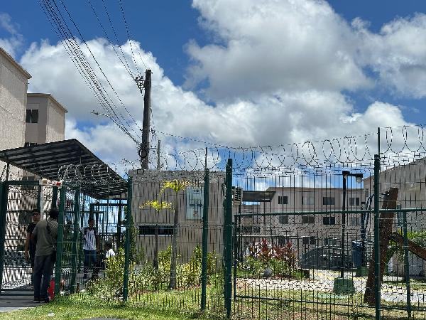 Vende-se em Salvador-BA  apto, 70.96 de área total, 40.53 de área privativa,  2_qto(s), a.serv, WC, 1_sala(s), cozinha.