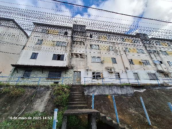 Vende-se em Salvador-BA  apto, 49.25 de área total, 49.25 de área privativa,  2_qto(s), a.serv, WC, 1_sala(s), cozinha.
