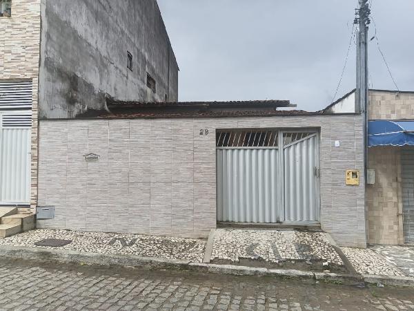 Vende-se em Feira De Santana-BA  Casa, 56.91 de área total, 56.91 de área privativa, 105.00 de área do terreno,  2_qto(s), WC, 1_sala(s), cozinha.