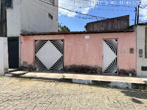 Vende-se em Senhor Do Bonfim-BA  Casa, 135.68 de área total, 135.68 de área privativa, 192.00 de área do terreno,  3_qto(s), a.serv, WC, 1_sala(s), cozinha, 1_vaga(s) de garagem.